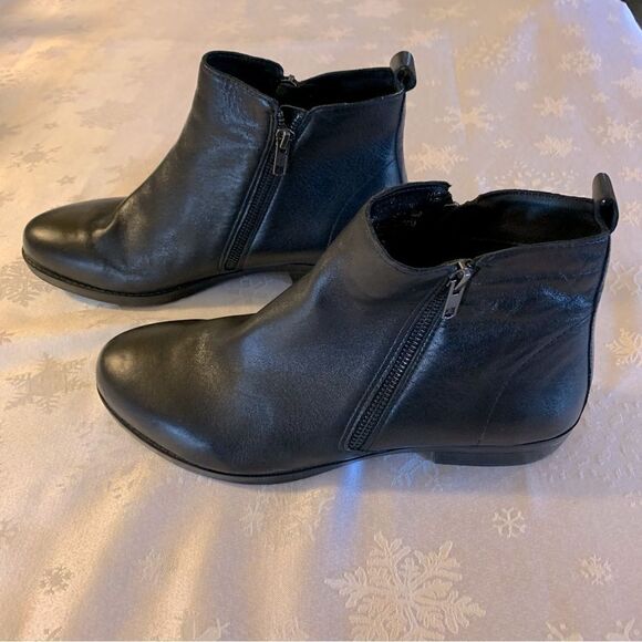 David Tate Black Leather Ankle Boots Zippers on Each Side Sz 10.5 Gorgeous - Picture 2 of 7